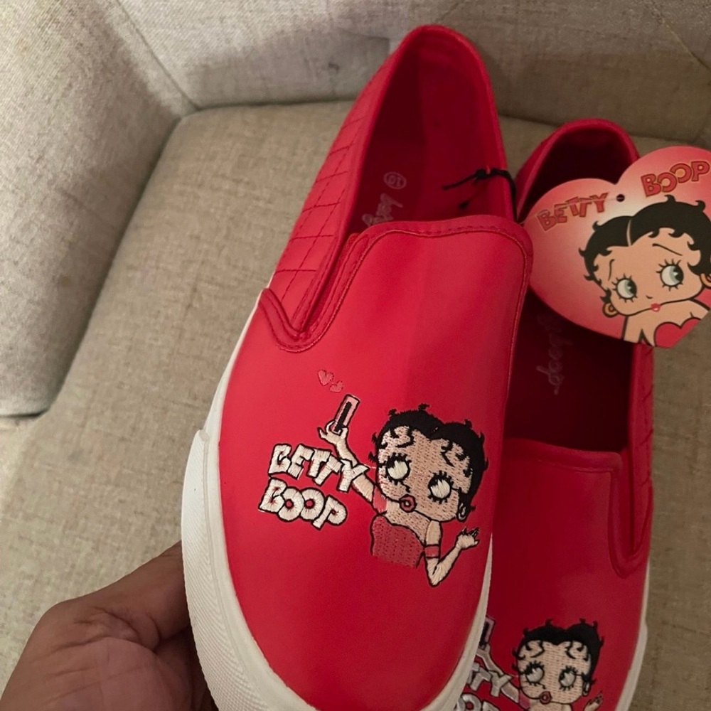 Betty Boop Womens red canvas shoes size 10 NEW - Picture 2 of 9